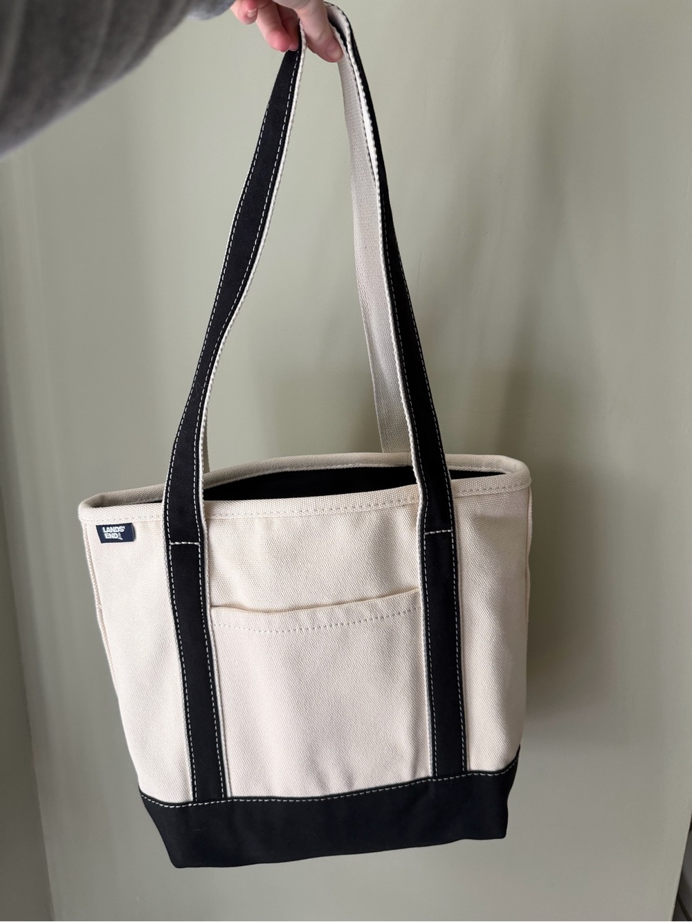 NWOT Medium 5-Pocket Zip-top tote